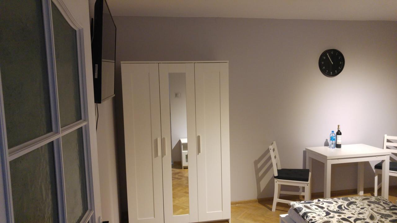 Rent0Nline Niepodleglosci Rooms Metroワルシャワ エクステリア 写真