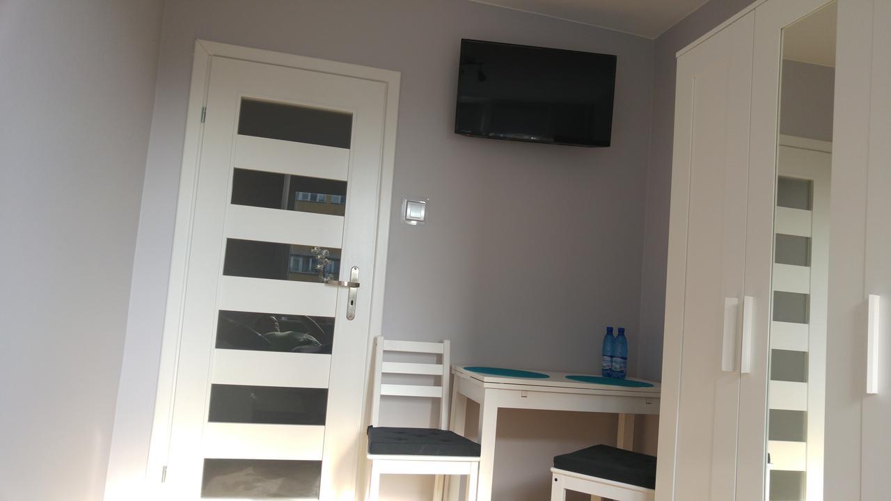 Rent0Nline Niepodleglosci Rooms Metroワルシャワ エクステリア 写真