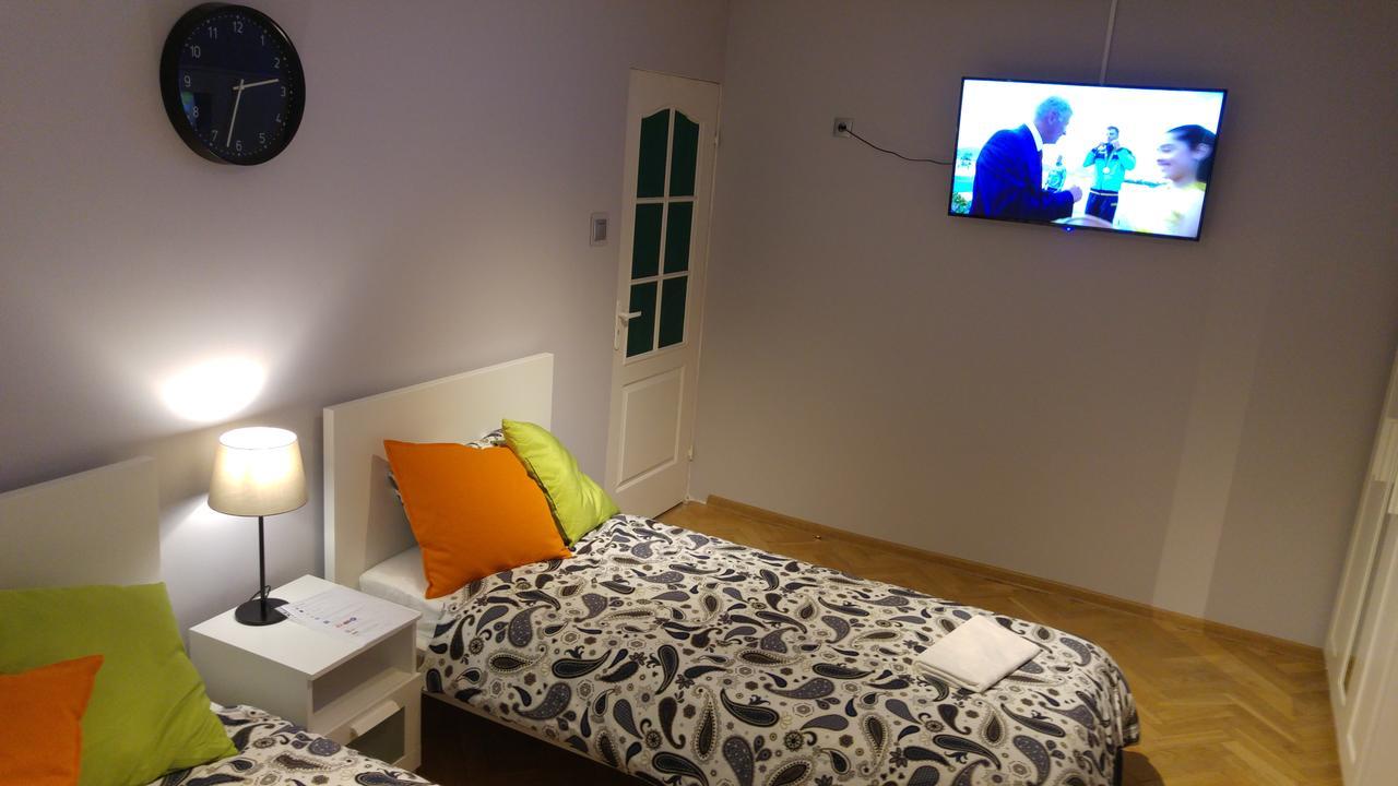Rent0Nline Niepodleglosci Rooms Metroワルシャワ エクステリア 写真