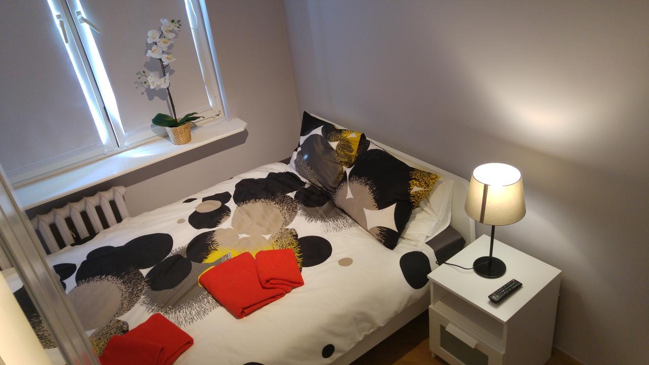 Rent0Nline Niepodleglosci Rooms Metroワルシャワ エクステリア 写真